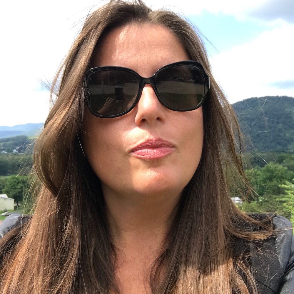 Meet your Posher, Jennifer